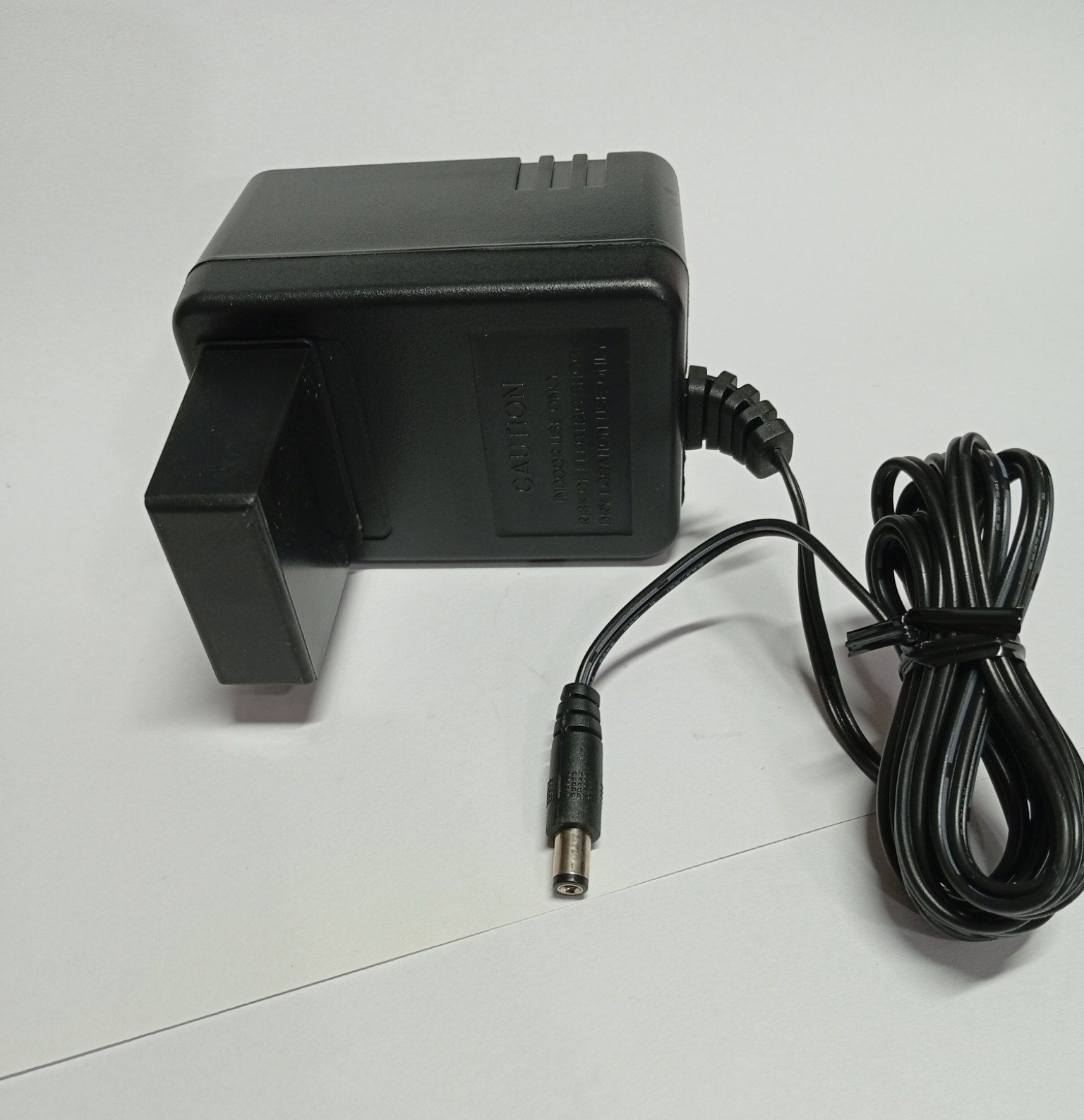 ای سی آداپتور 12 ولت 1 آمپر مدل AM-1201000V